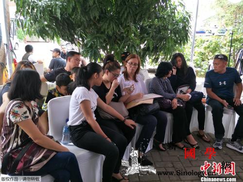 印尼狮航客机坠海第三天乘客家属焦急安_雅加达-印尼-家属-
