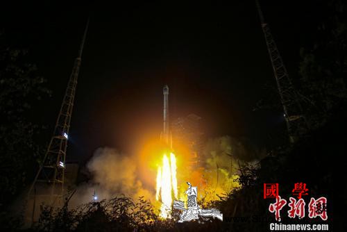 中国长三甲系列火箭再度刷新年度发射纪_西昌-三甲-火箭-