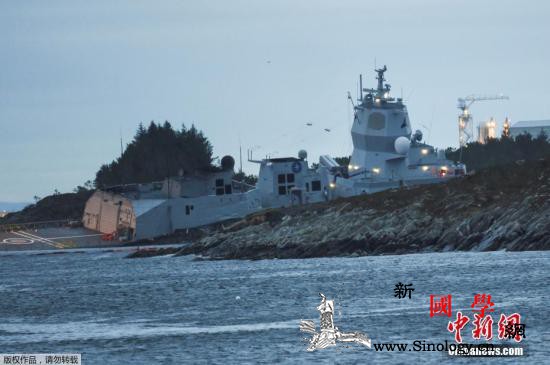 挪威军舰与油轮相撞险沉没百余船员被迫_挪威-油轮-军舰-