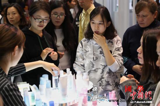 从一支口红到千亿市场：进博会上看中国_花王-博会-美丽-