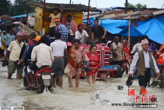 宝莱坞巨星实现愿望：为印度上千农民还_巴哈-恒河-印度-