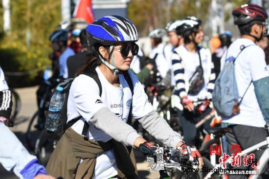 台湾民众看大陆：两岸无法切割应放开心_台湾-交叠-等方面-