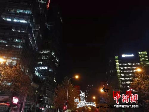 “996”作息成潜规则？超负荷加班的_加班-丹棱-工作-