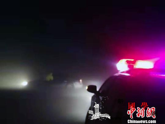 新疆玛依塔斯遇10级大风能见度不足1_额敏-被困-交警-