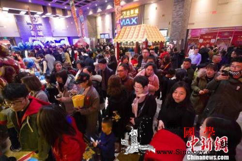 40年“看电影”有这些变化你最早看的_红海-庐山-看电影-