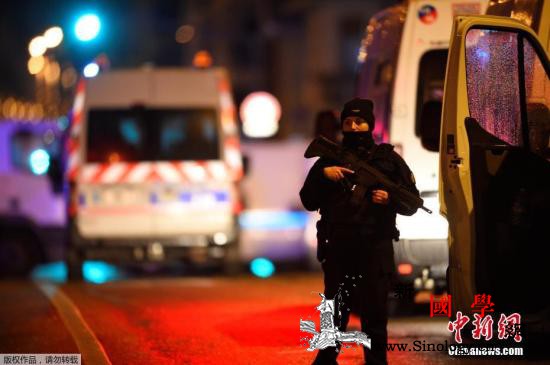 法国gunqiang击案：嫌犯仍在逃720名执法人_搜捕-法国-圣诞-