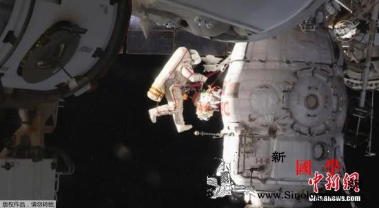 漂到太空了！宇航员出舱取样时弄丢一块_宇航员-俄罗斯-空间站-