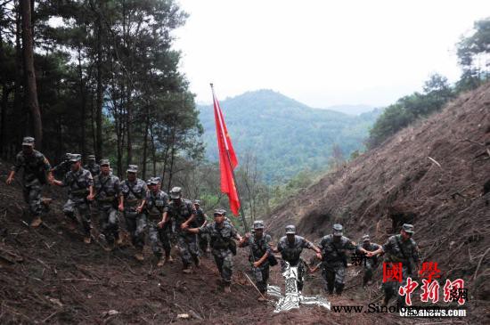 中国军人中越边境扫雷:不再让一个老百_扫雷-麻栗坡-云南-
