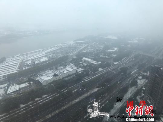 江南遭遇大雪突袭“一夜白头”_降雪-皑皑-江南地区-