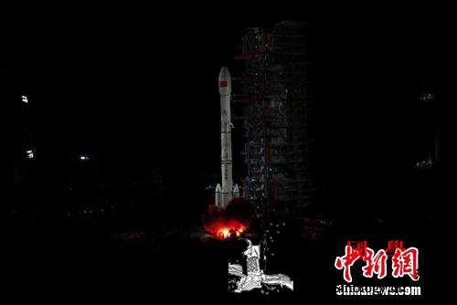 中国成功发射最新研制的通信广播卫星“_西昌-长征-拍摄-