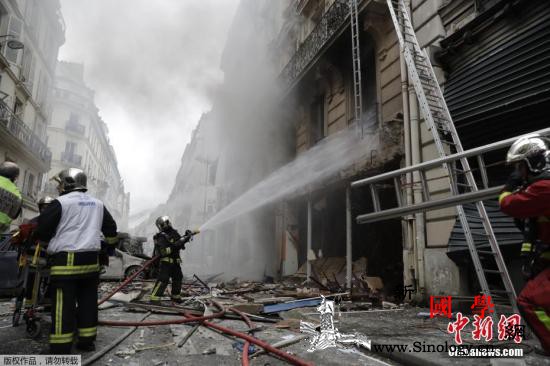 巴黎一家面包店因煤气泄漏发生爆炸有人_面包店-巴黎-市中心-