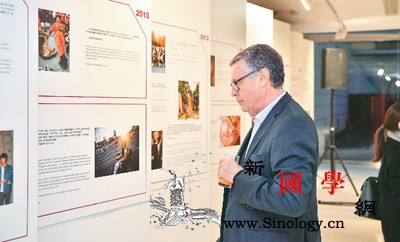 中国改革开放40年图片展在巴黎举办_责任编辑-友谊-巴黎-图为-
