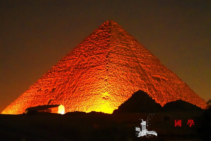 金字塔和狮身人面像披上"中国红"_狮身人面像-埃及-声光-配音-