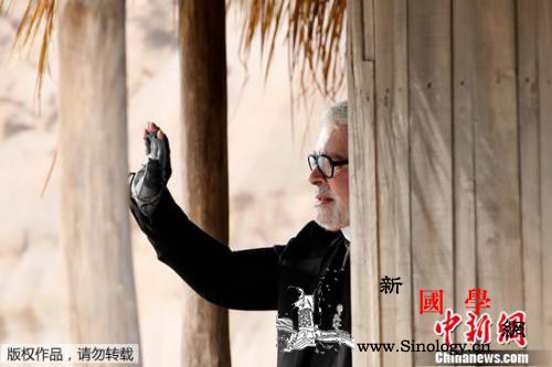 再见“老佛爷”！这位墨镜白发的时尚界_卡尔-老佛爷-拉格-