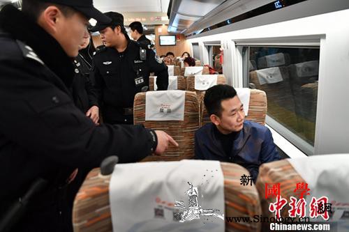 各地铁警对霸座等行为“零容忍”：快速_公安处-乘警-处置-