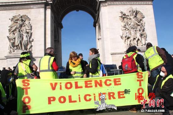 法国“黄背心”连续第15个周末举行抗_示威者-巴黎-法国-