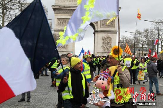 巴黎遭遇第16轮示威参与人数再度下降_示威者-凯旋门-巴黎-