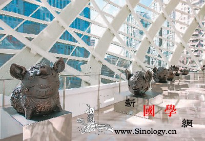 韩美林展出80余件雕塑_凤凰-无止境-雕塑-天书-