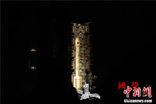 中国成功发射“天链二号01星”_西昌-长征-航天器-