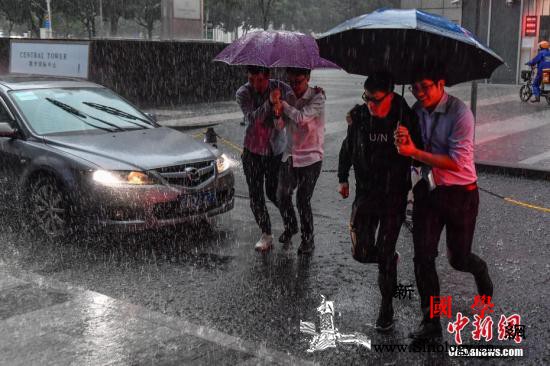 广东开启“倒水”天气模式全省发布近百_广东-广州-肇庆市-