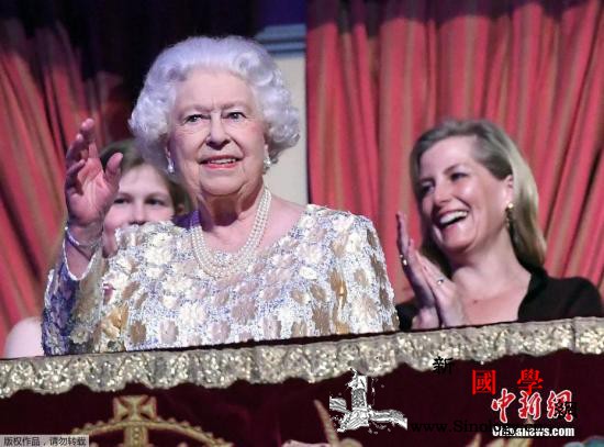 英女王伊丽莎白二世93岁了！梅根因待_阿尔伯特-伊丽莎白-庆祝-