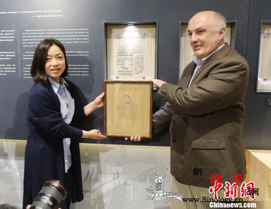 瑞士学者捐赠上海交响乐团首位指挥画像_瑞士-交响乐团-画像-音乐学院-