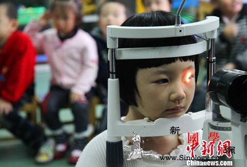 国家卫健委：超七成学生睡眠时间不达标_视力-学生-七成-