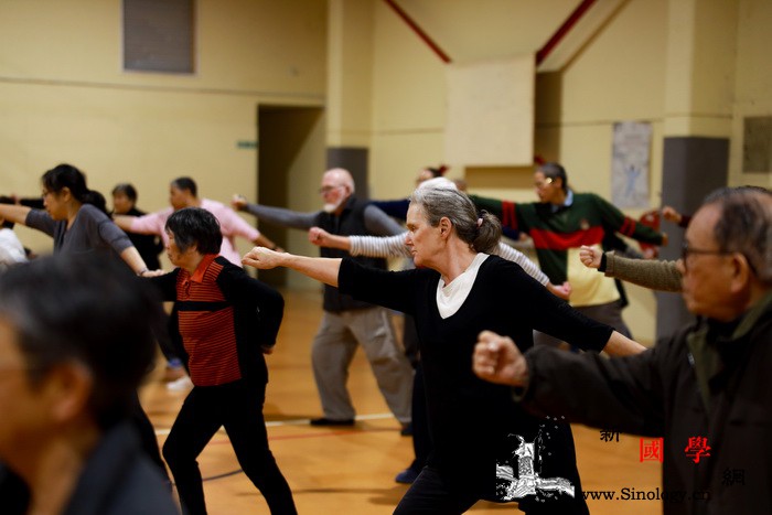 以神领舞以舞调心：中国养生术成新西_惠灵顿-气功-神领-爱好者-