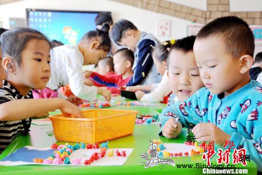 虐童零容忍！国办发文婴幼儿照护服务_照护-服务机构-婴幼儿-