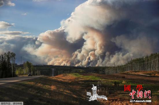 加拿大油气资源大省山林野火蔓延已逾4_麦克-野火-加拿大-