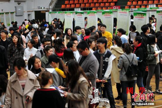 就业指导中心成高校标配：关键时刻学生_告诉记者-学生-工作-