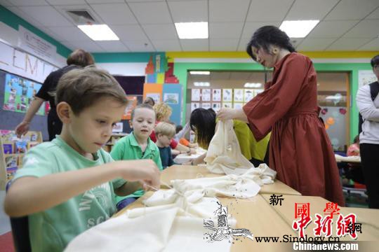 德国小朋友长春体验扎染技艺感受跨越_长春市-扎染-长春-德国-