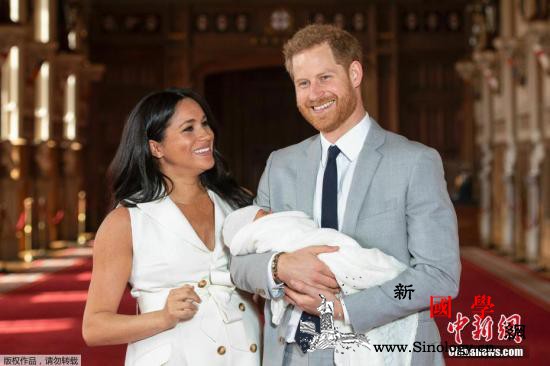英国哈里王子喜迎父亲节首度公开儿子正_男婴-英国-父亲节-