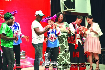 贝宁感受七彩云南_彝族-云南省-云南-彩云-