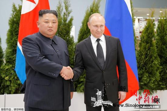 朝鲜发行金正恩普京会面纪念邮票印两人_朝鲜-俄罗斯-握手-