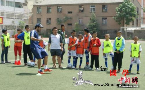 教育部将试点幼儿足球今年建3000余_示范-幼儿-足球-