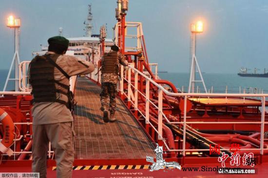 防扣押油轮重演英令海军护送船只通过霍_霍尔-伊朗-油轮-