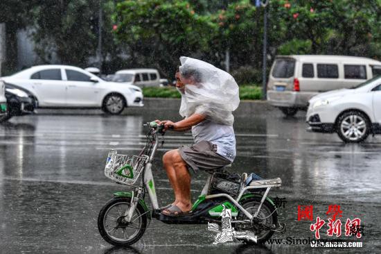 暴雨蓝色预警:四川甘肃陕西等14省份_雨中-海南岛-暴雨-