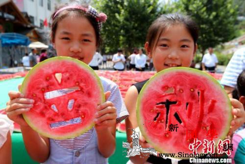 立秋里的仪式感：今天你“啃秋”了没？_婺源-立秋-节气-