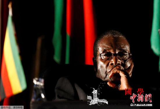 津巴布韦前总统穆加贝遗体运抵首都上千_津巴布韦-哈拉雷-遗体-