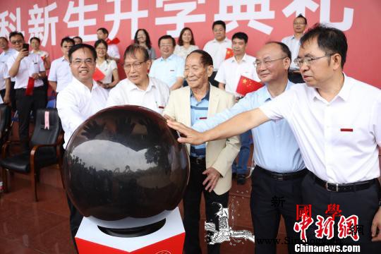 袁隆平分享成功“秘诀”寄望与学子共圆_农业大学-湖南-梦想-