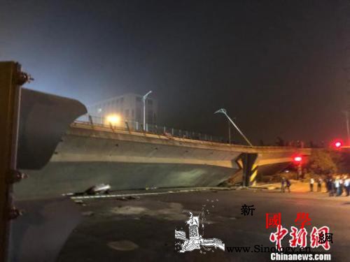 江苏无锡高架桥坍塌事故现场：有车被压_桥面-坍塌-路面-