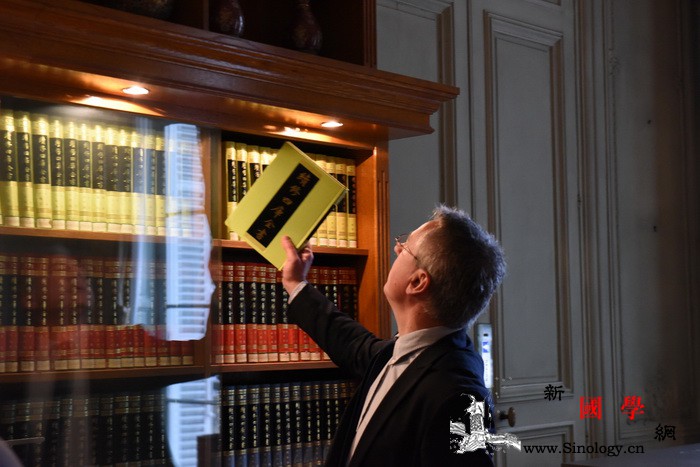 巴黎中国文化中心向里昂市立图书馆捐赠_汉学-里昂-赠书-巴黎-
