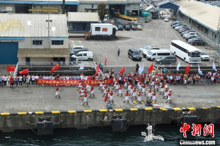 中国海军戚继光舰首次访问斐济_斐济-苏瓦-军乐队-