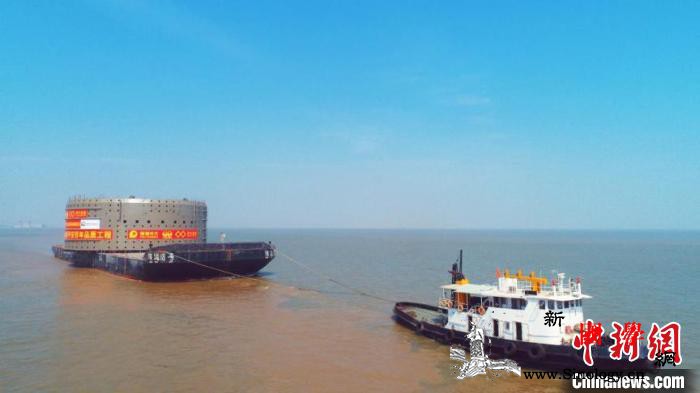 深中通道伶仃洋大桥西索塔钢吊箱下放重_奔赴-通道-西索-