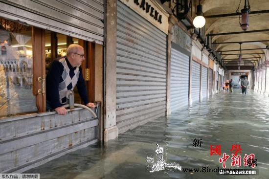 威尼斯频遭水灾侵袭防洪工程“烂尾”惹_摩西-防洪工程-洪水-