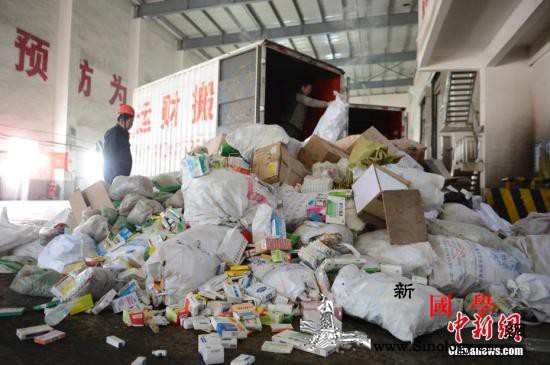 10省份同时公开销毁违法食品共销毁3_呼和浩特市-销毁-监督管理局-