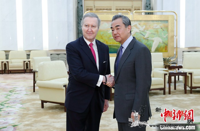 王毅会见美前国防部长：任何挑战中国制_国防部长-美国-会见-