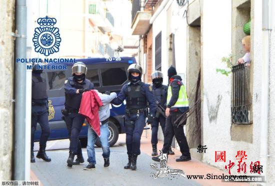 西班牙警方进行大规模搜查行动打击武器_西班牙-疑似-潜艇-