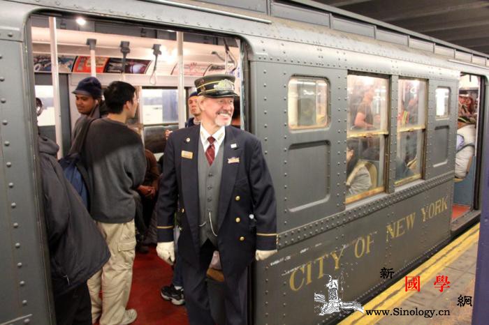 纽约假日怀旧地铁开跑：节日气氛浓引民_开跑-纽约-曼哈顿-